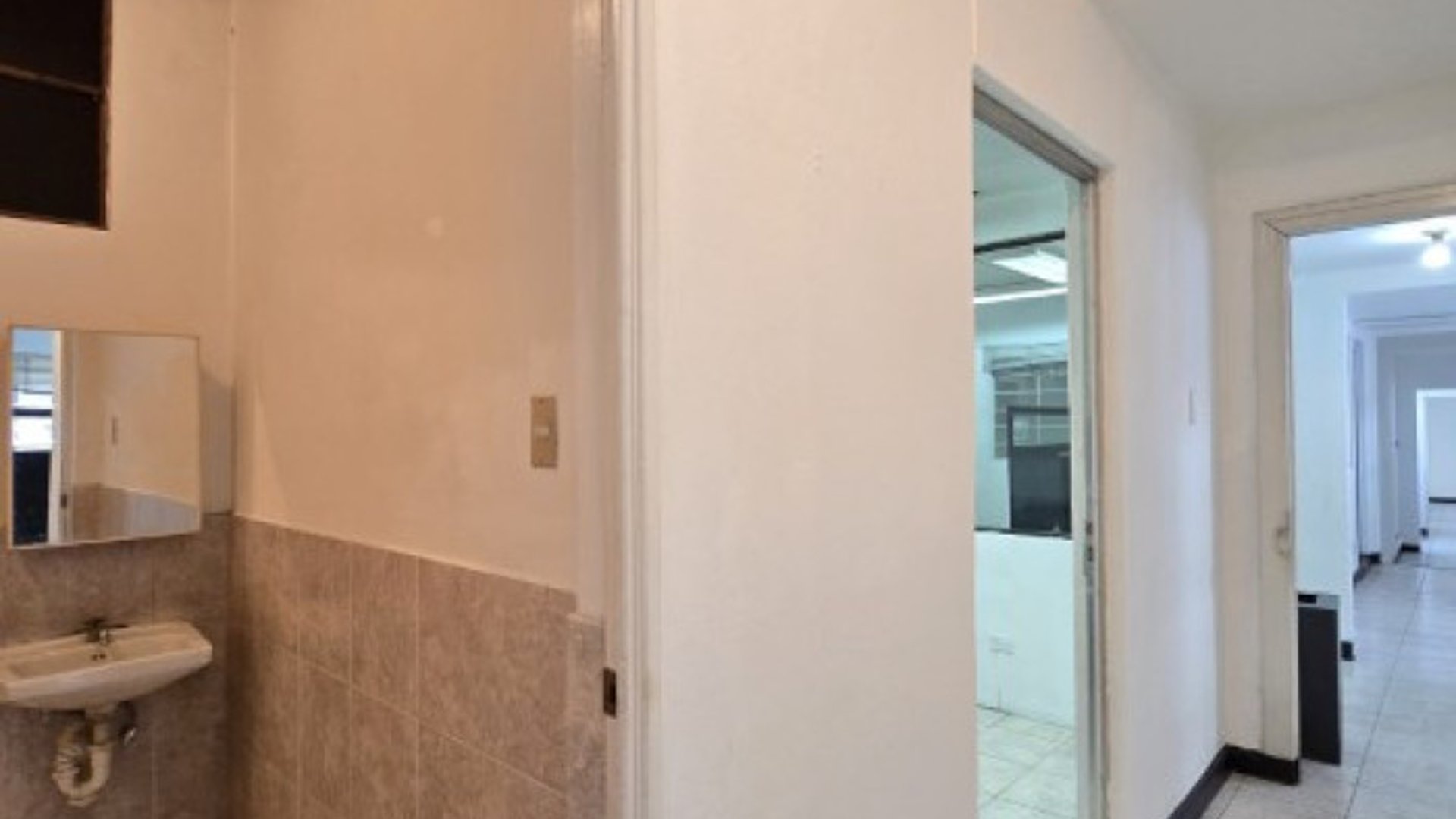 Propiedad para Uso Comercial en zona 12 - Miniatura 14