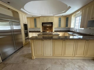 Mansión en Venta de 5 Dormitorios en zona 16 - 2