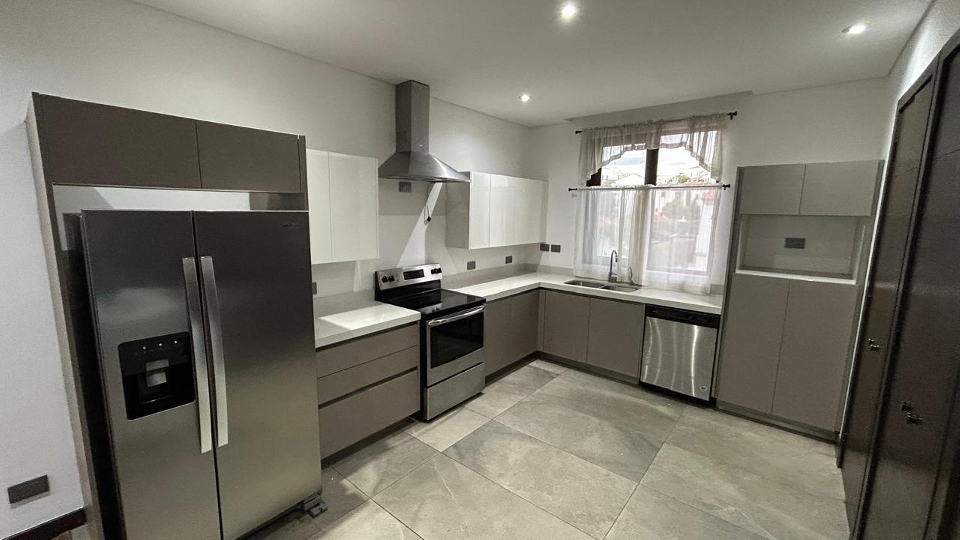APARTAMENTO EN MAGNOLIAS DE CAYALA ZONA 16 - Miniatura 4