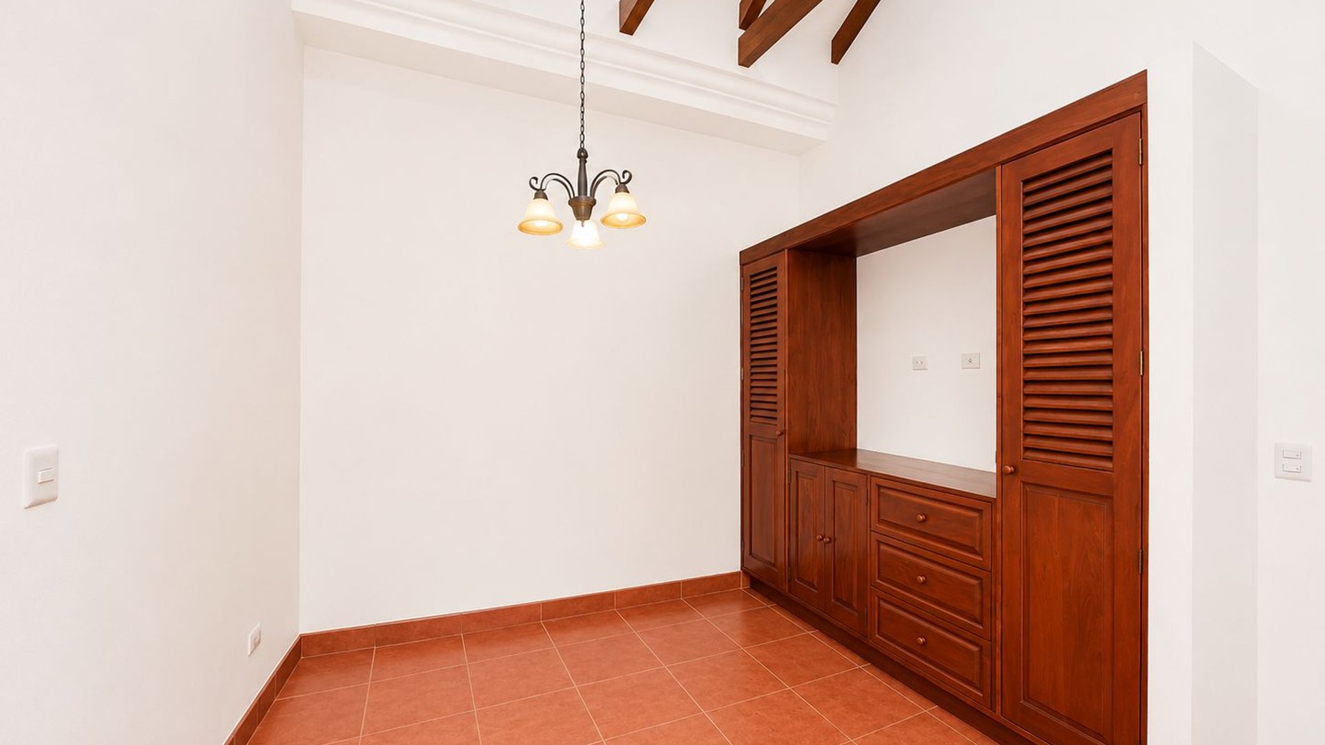 HERMOSA CASA DE UN NIVEL EN RENTA-SAN PEDRO LAS HUERTAS - Miniatura 2