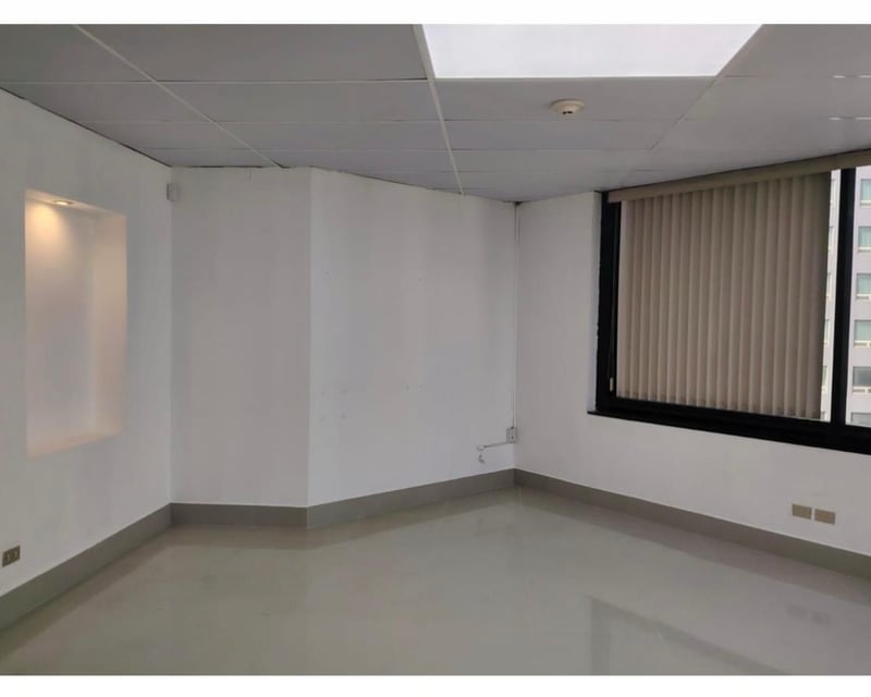 OFICINA EN RENTA ZONA 10 ZONA VIVA 85 Mts2  $1,095.00