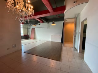 Oficina en nivel alto en alquiler o venta Zona Pradera zona 10 - 4