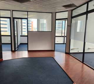 Alquilo Oficina en Edificio Murano Center, zona 10
