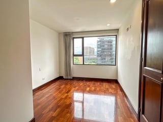 Apartamento amplio de 3 dormitorios en zona 10 - 3