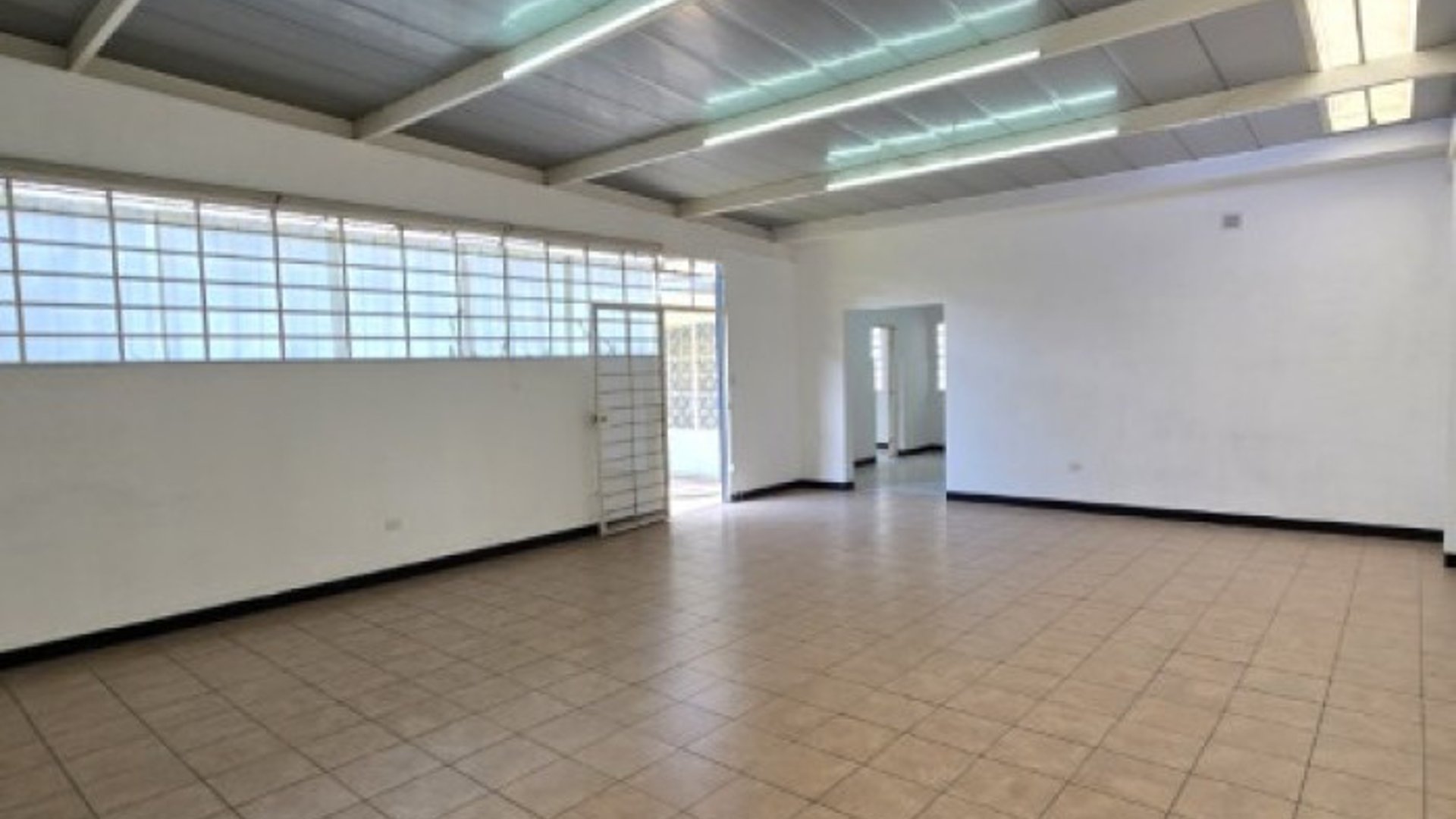 Propiedad para Uso Comercial en zona 12 - Miniatura 18