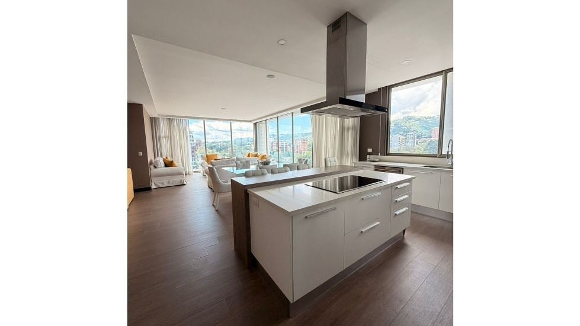 Apartamento de Lujo en Venta – Torre Caprese, Zona 15 - Miniatura 2