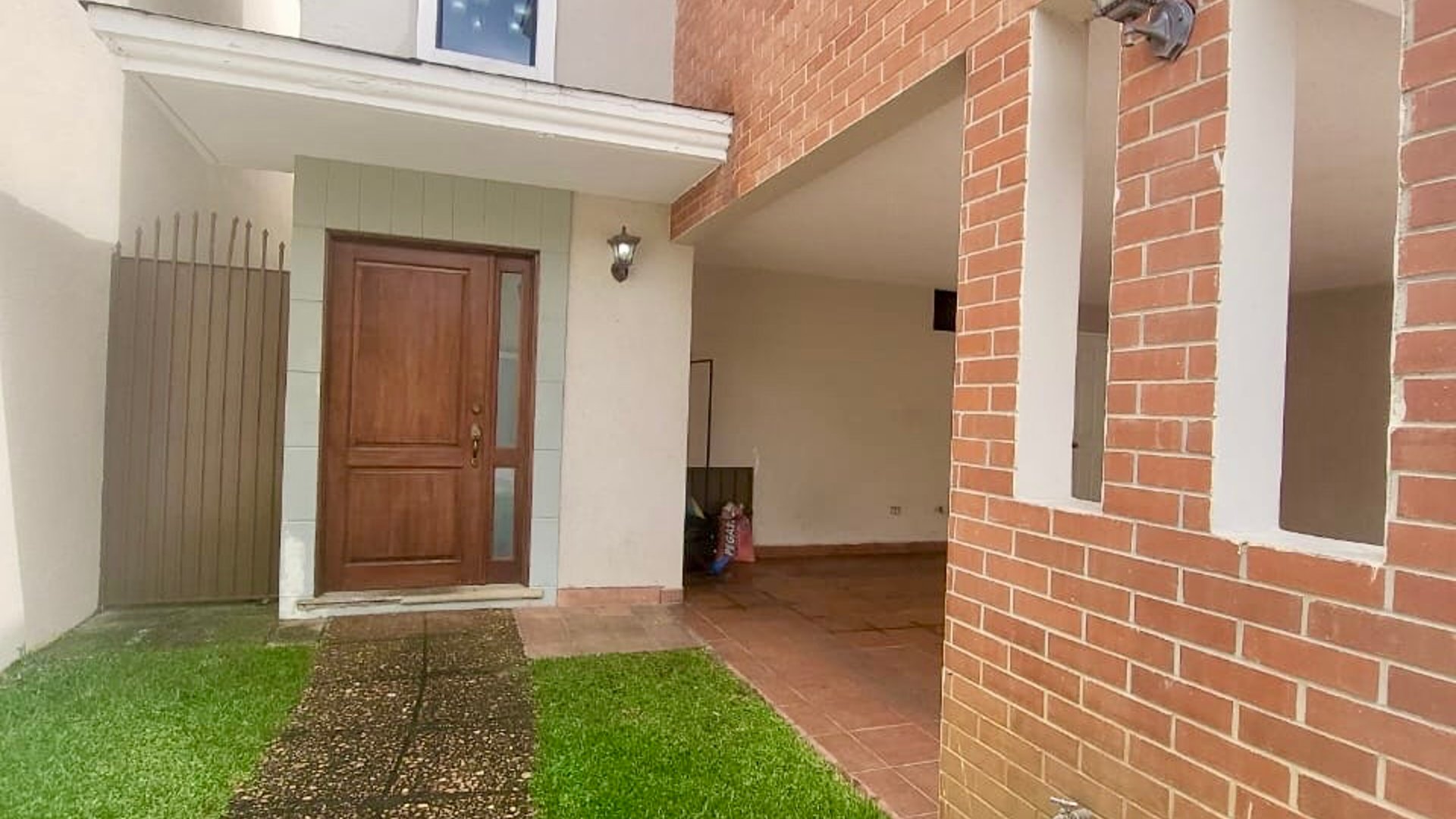 House for Sale in Fraijanes, Guatemala | 3 Bed, Garden, Parking | $160,000