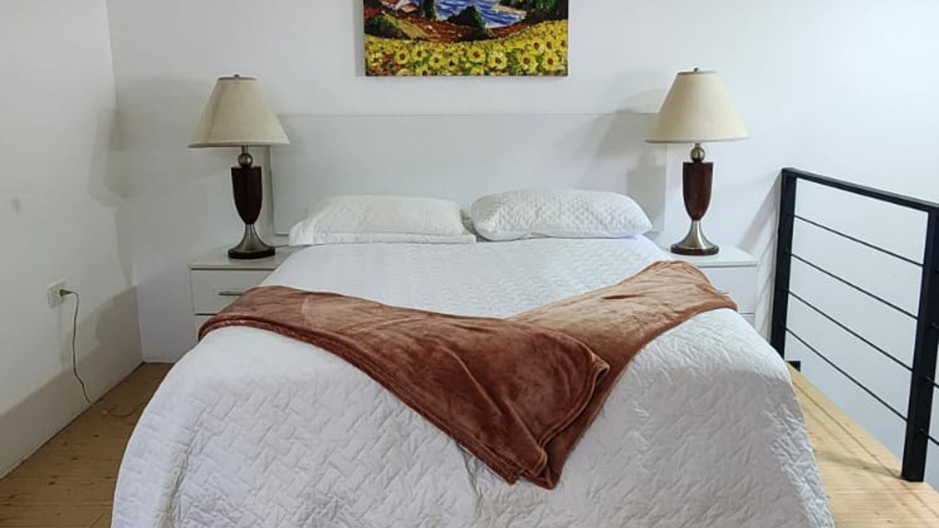 Apartamento amueblado tipo efficiency zona 10 / Oakland I