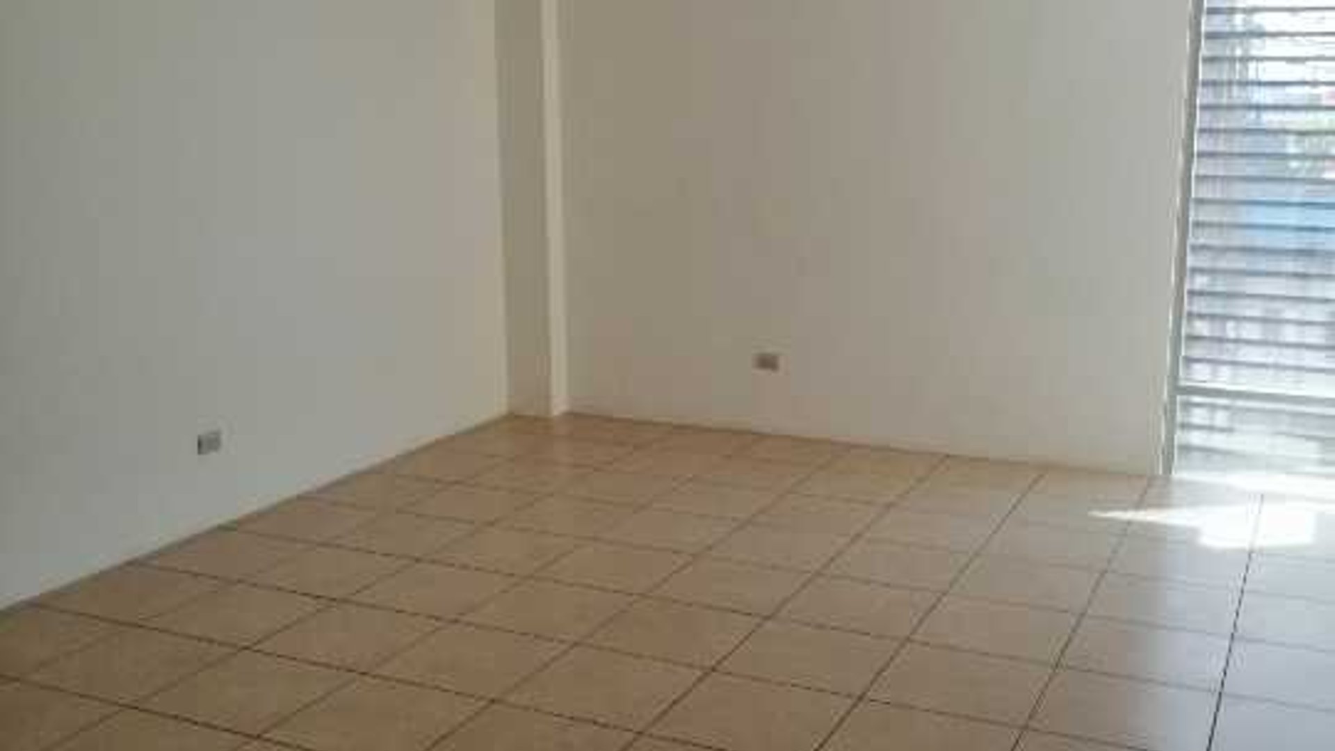 Alquilo Bodega Av. La Brigada - Miniatura 7