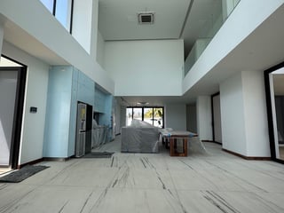 Exclusiva Mansión Frente al Mar en Venta Ideal como Residencia de Lujo u Hotel - Image 4