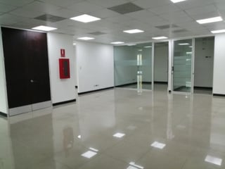 Alquiler Oficina Tabicada en Zona 10 Avenida Reforma - 3