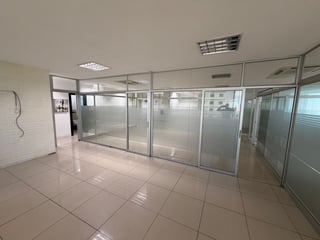 Oficina en renta en zona 10 - 5