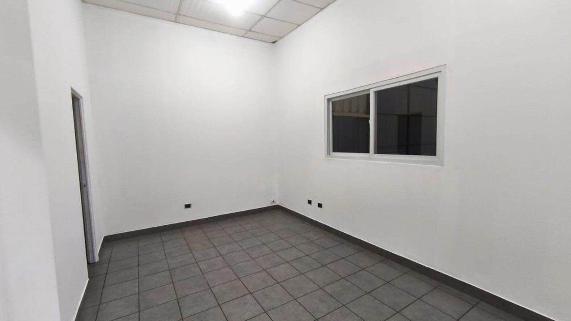 Renta de bodega en Carretera al Atlántico, Zona 17 Ref-5945 - Miniatura 2