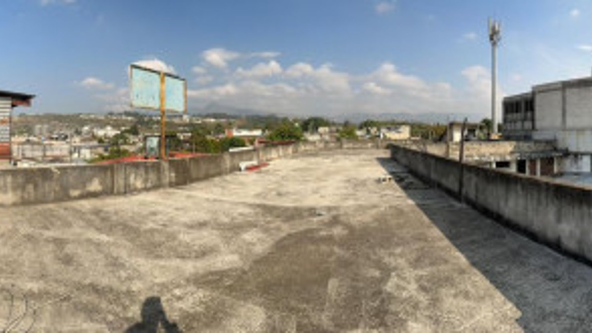 Vendo Casa de 3 Niveles Suelo Comercial - Miniatura 2
