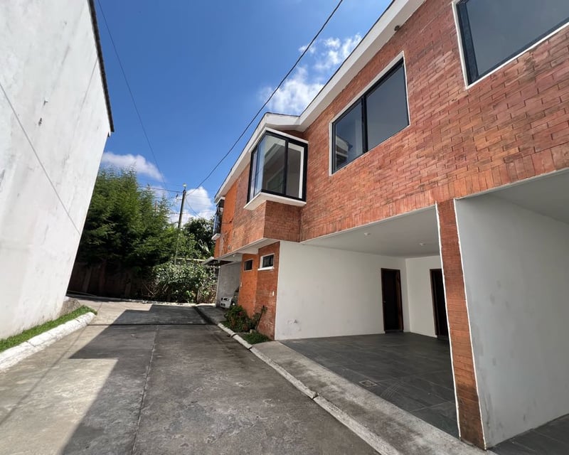 *Venta casa Km 20 Carr. a San José Pinula, Condominio Cascata* (C)