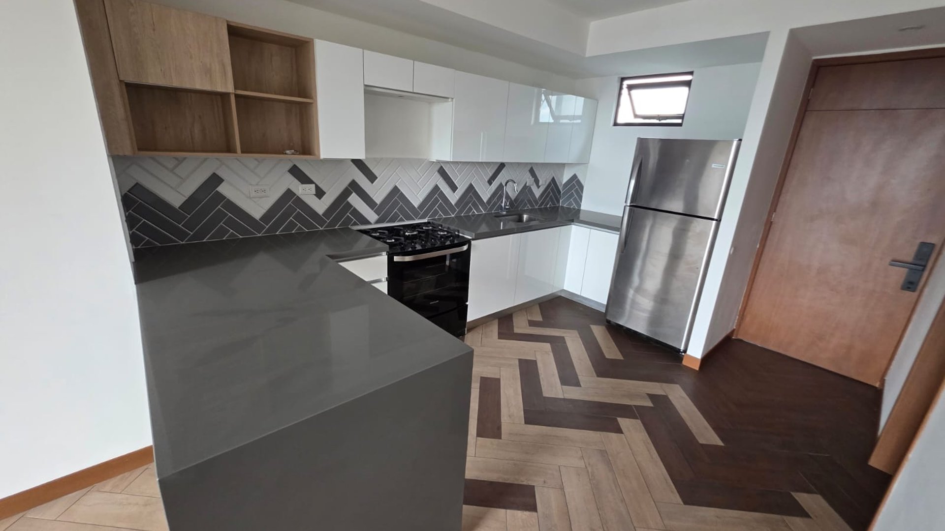 Apartamento en renta - 2 habitaciones con gimnasio en zona 16 Ref-5767