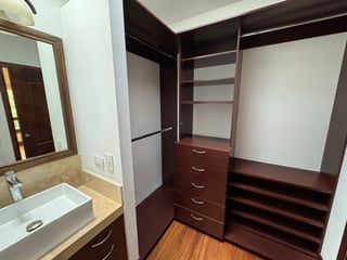 EXCLUSIVA CASA EN ENCINOS DE CAYALA III Zona 16 | 3 Niveles - Image 7