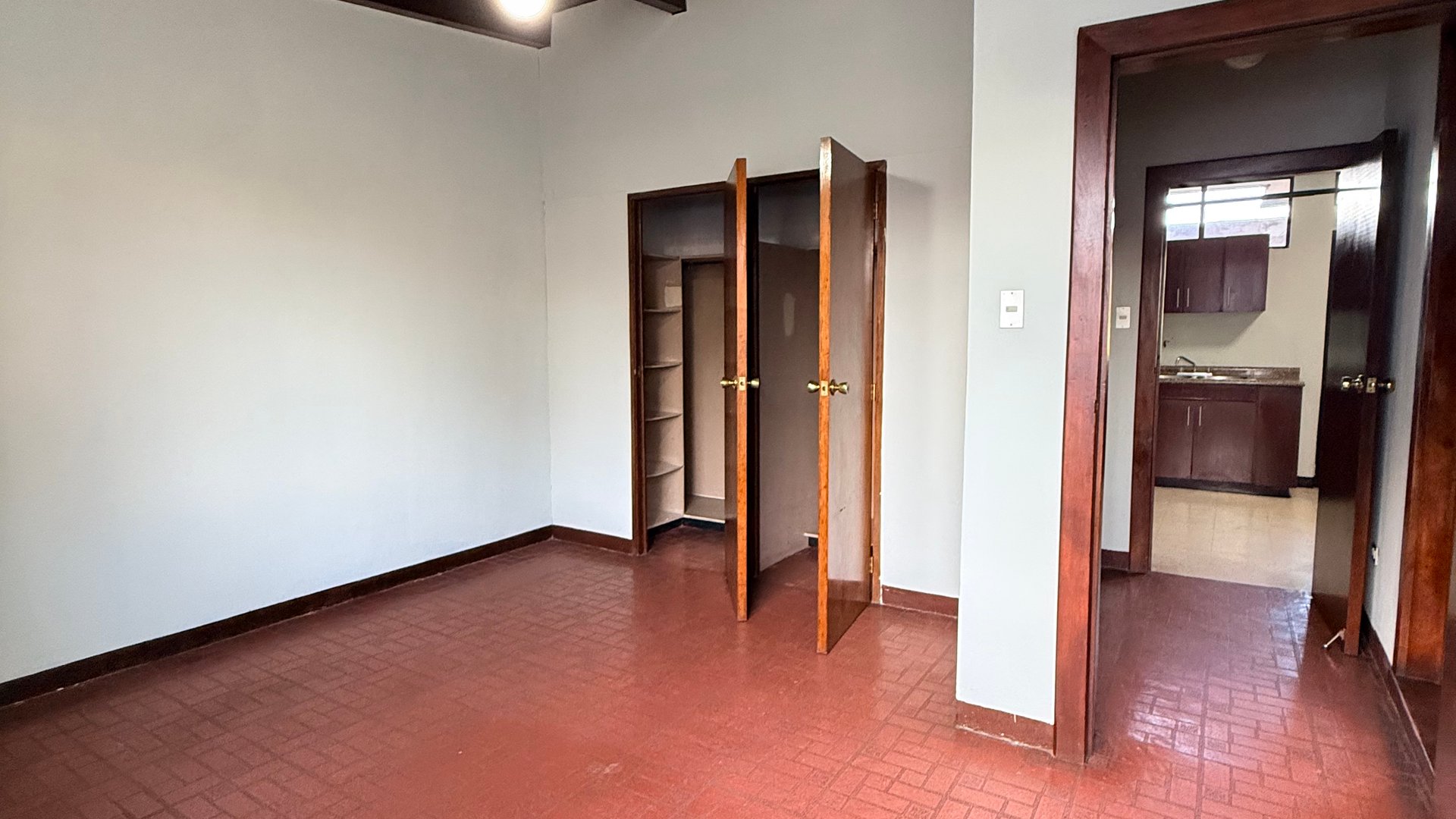 Casa ideal para oficinas en vh1 , zona 15. - Miniatura 15