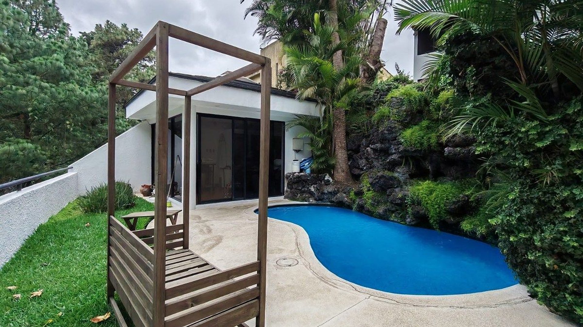 Casa en Venta – Zona 15 VH1 - Image 1