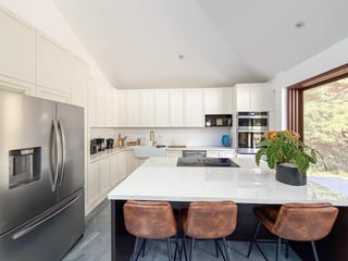 Lujo y Espacio en San José Pinula: Casa de Venta 3H/3.5B - 4