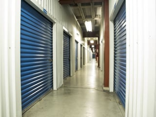 SE ALQUILA MINI BODEGA EN ZONA 11 - Image 1