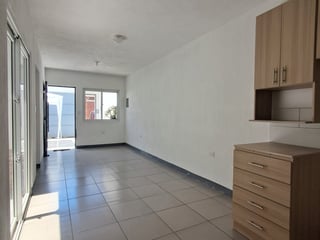 Casa en Venta con 2 apartamentos independientes, Zona 8 de Mixco - 4