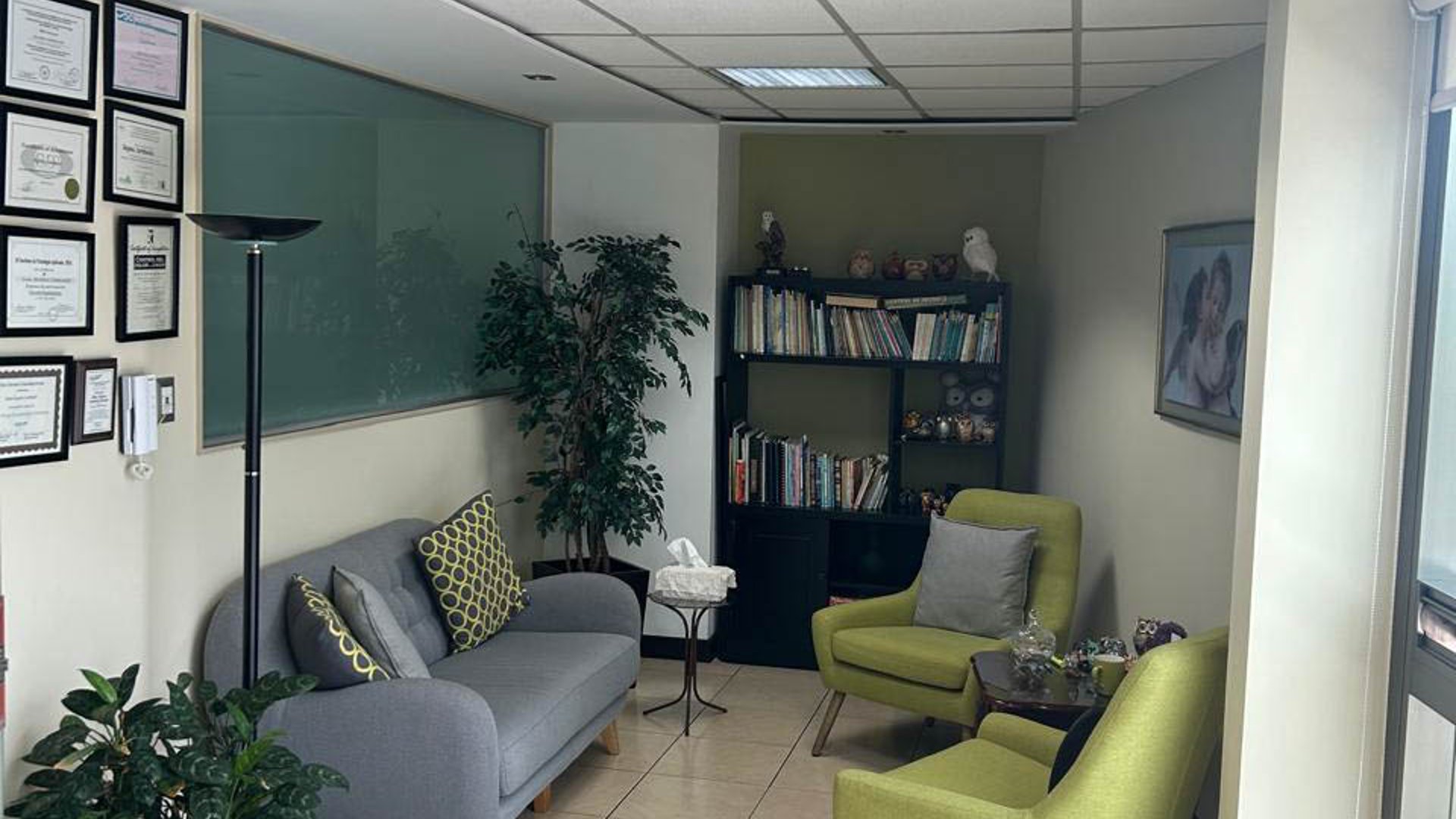OFICINA EN VENTA EN ZONA 10 - Miniatura 8