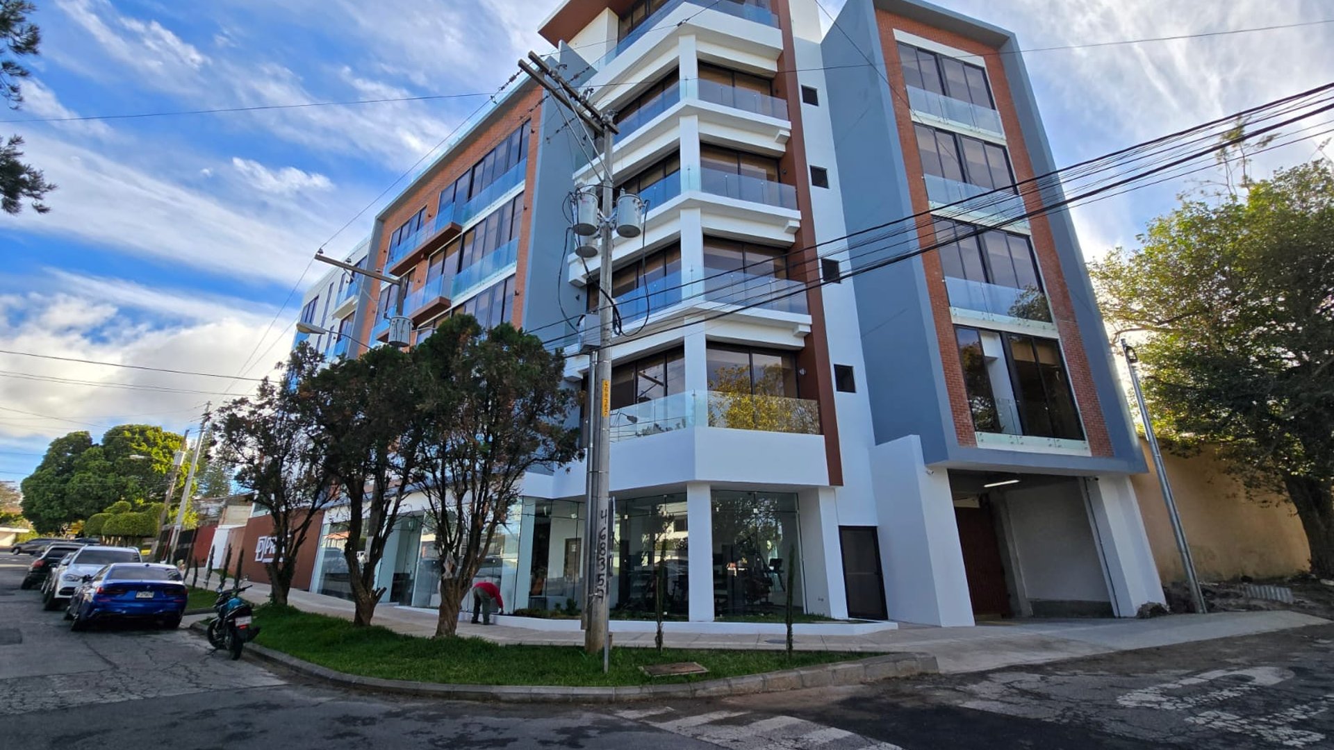 RENTA Apartamento Amueblado Zona 15 Edificio Privé VHI