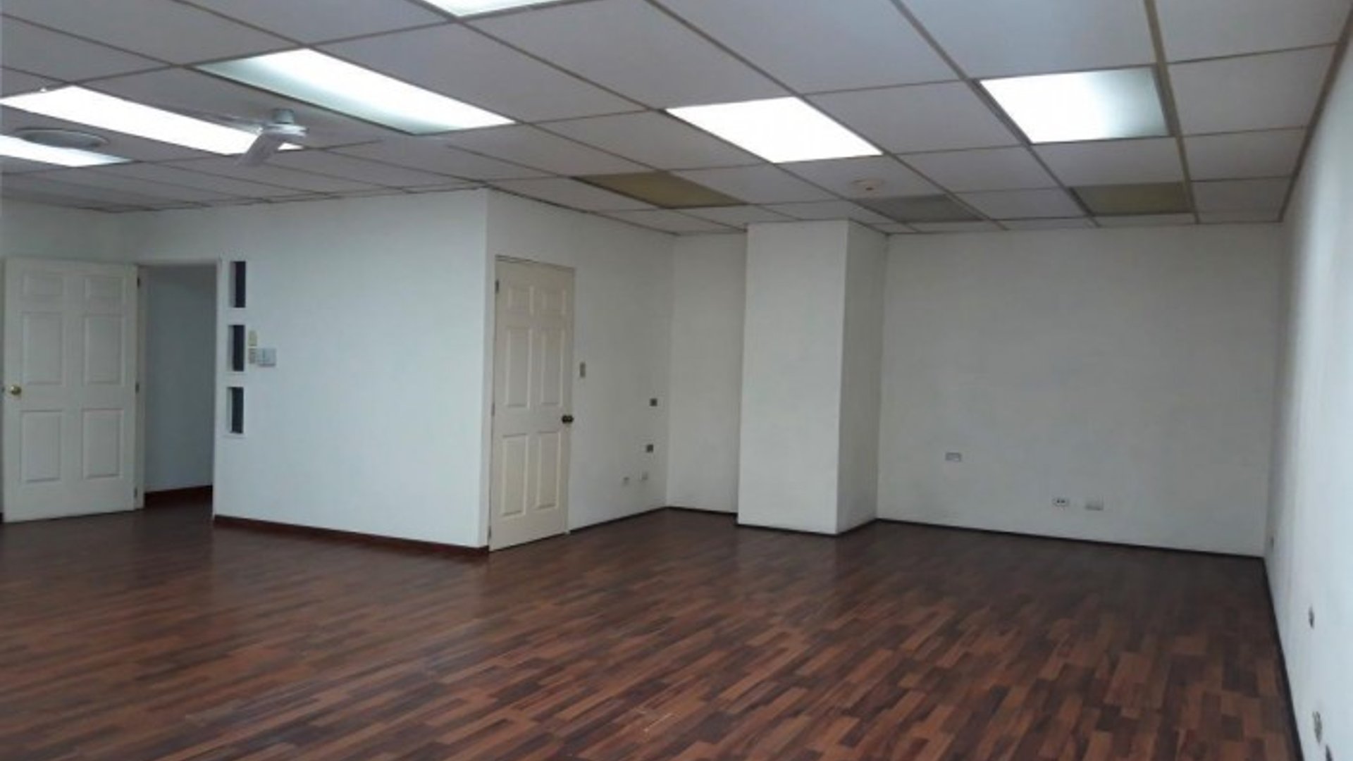 Oficina Comercial en Renta de 97Mts en Zona 10