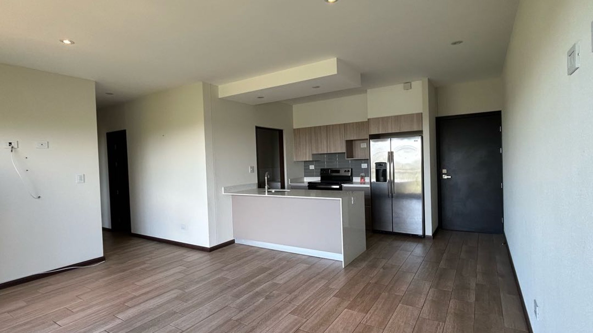 Apartamento en Renta  en Edificio  San Isidro 2021, Zona 16 - Miniatura 2