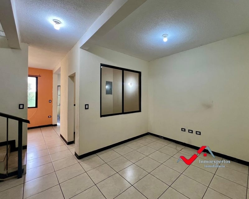 CASA EN RENTA, SAN CRISTOBAL ZONA 8 DE MIXCO COLONIA PINARES
