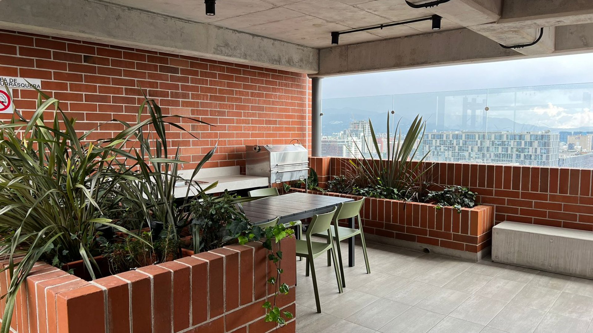 APARTAMENTO AMUEBLADO EN RENTA EN FIAMENE ZONA 10 - Miniatura 7