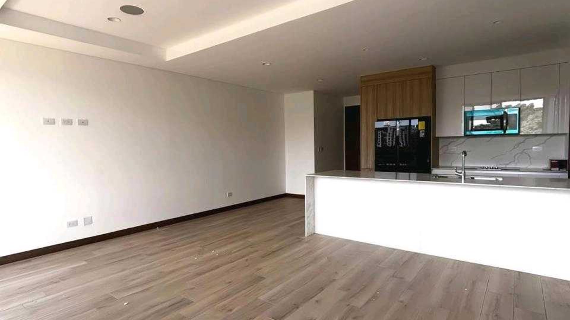 APARTAMENTO EN ALQUILER ???? Edificio Ferre Diez, Zona 10 - Miniatura 2