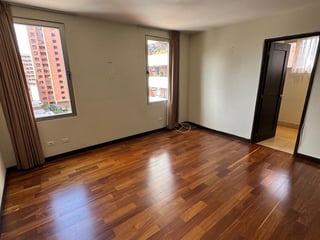 📍 APARTAMENTO EN RENTA – 3 HAB + 3 PARQUEOS | ARIA | ZONA 10 - 4