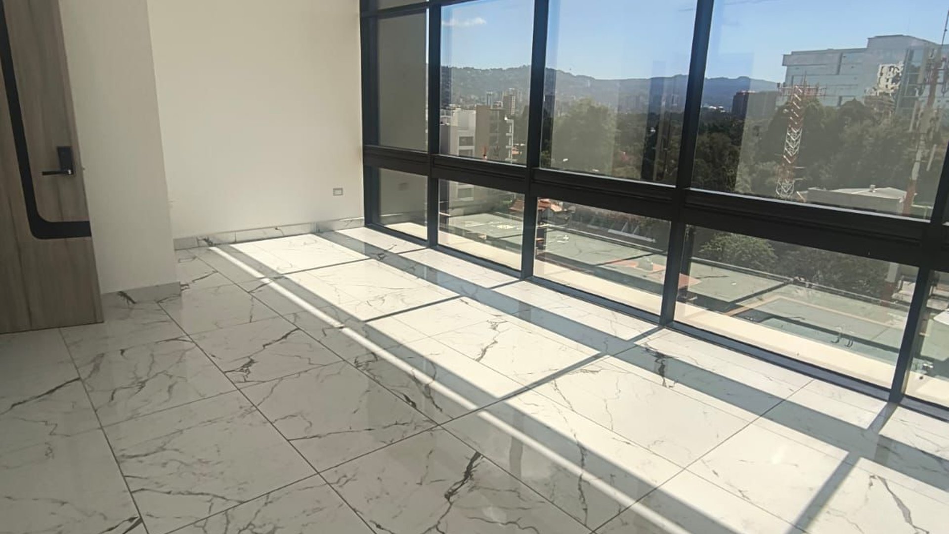 Oficina en renta zona 10 / Renovati - Miniatura 6