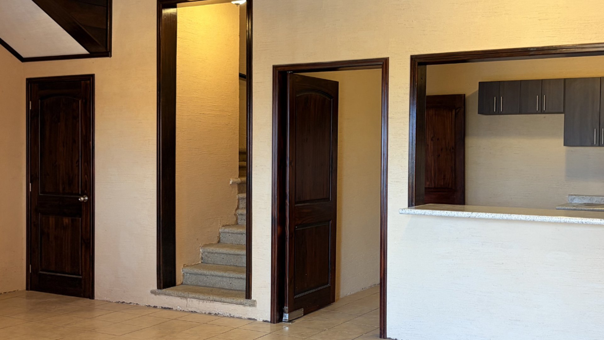 Casa Nueve en Venta de 3 Habitaciones y 4 Niveles | Lo de Coy, Mixco