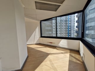 Oficina en alquiler edificio ubicado en zona 10 - 5