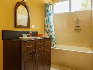 HERMOSA CASA DE LUJO EN VENTA EN SAN BARTOLOMÉ MILPAS ALTAS - Image 35