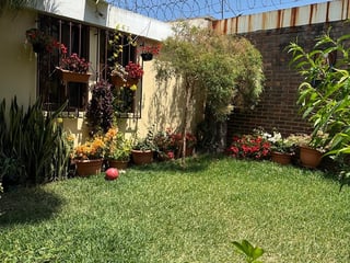 Venta de casa en Zona 11 Las Charcas dentro de garita - Image 2