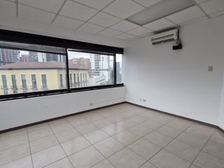 Oficina en Alquiler en Zona 10 en Edificio Corporativo - 4