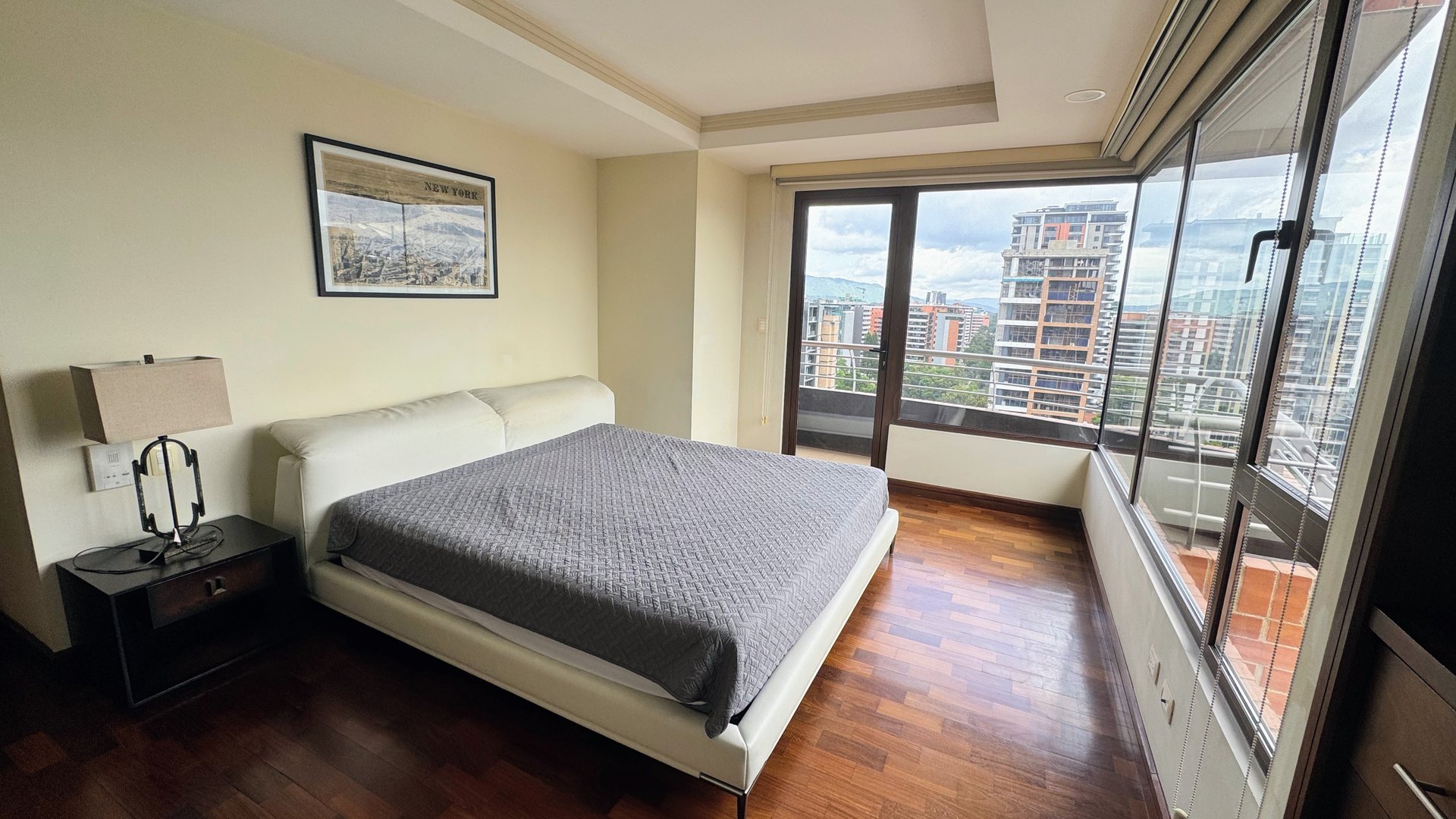 APARTAMENTO AMUEBLADO Y EQUIPADO EN  EDIFICIO SANTA MARIA ZONA 10 - Miniatura 11