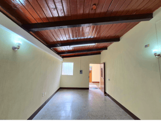 RENTA Propiedad con 2 Apartamentos en Zona 18 Colonia Atlántida - 2