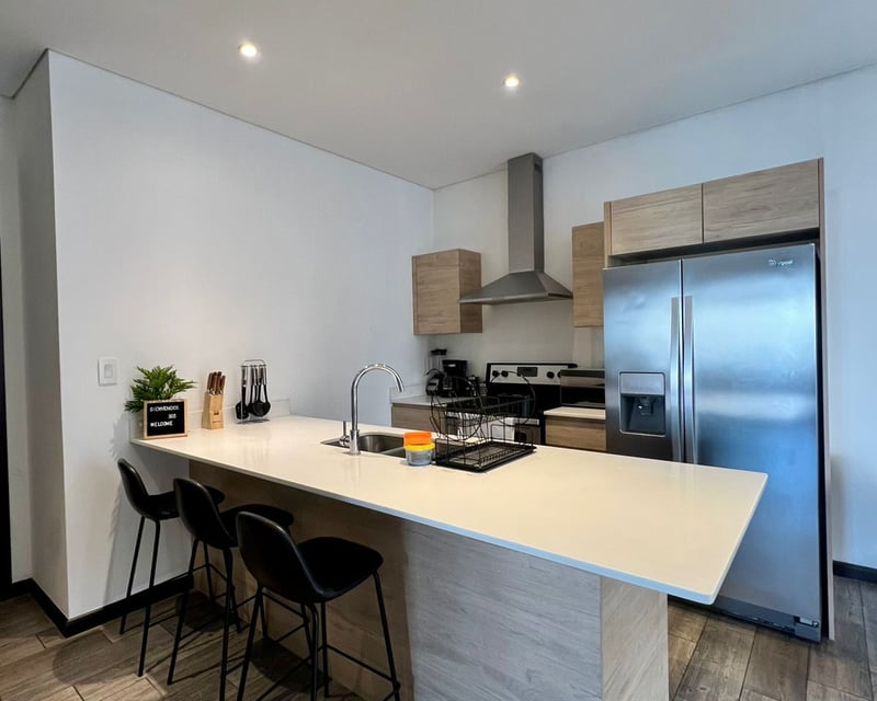 Apartamento en renta amueblado de 2 habitaciones en zona 16 Ref-5375