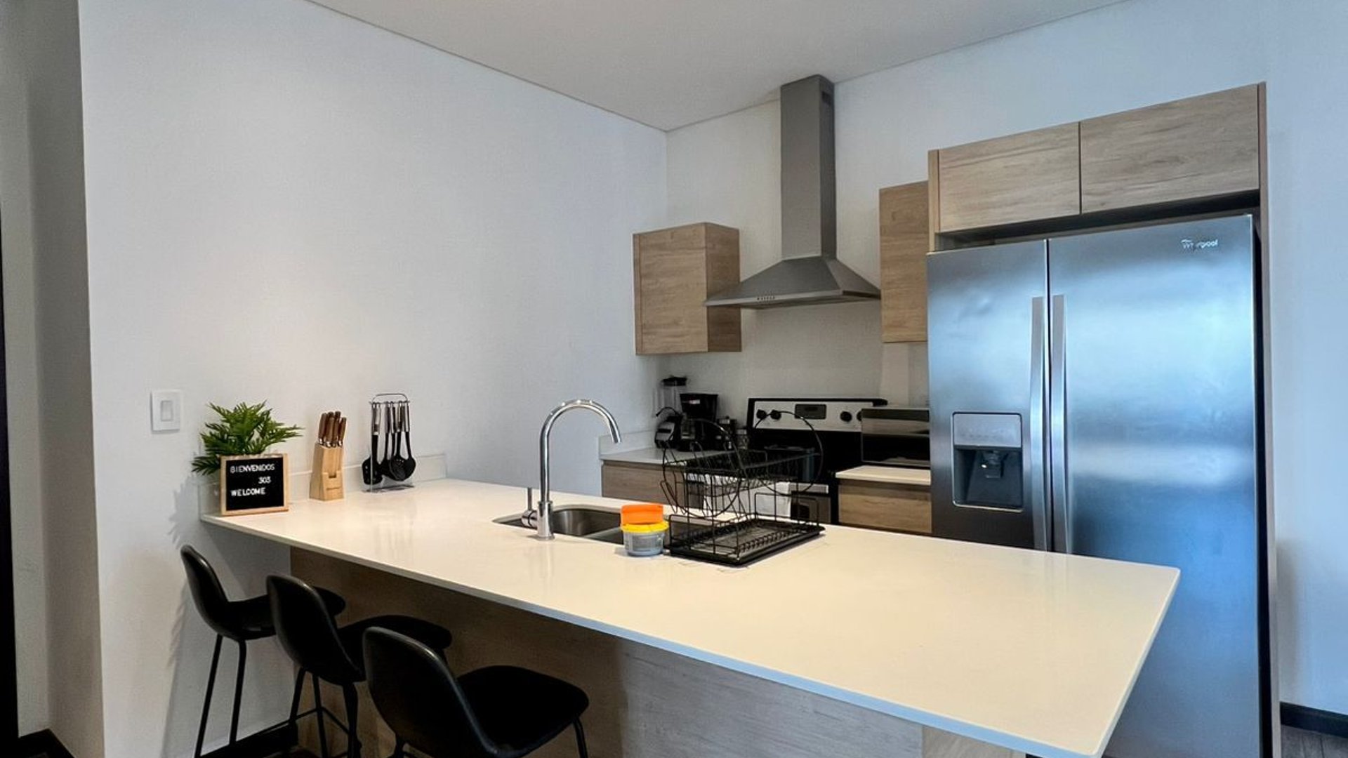 Apartamento en renta amueblado de 2 habitaciones en zona 16 Ref-5375