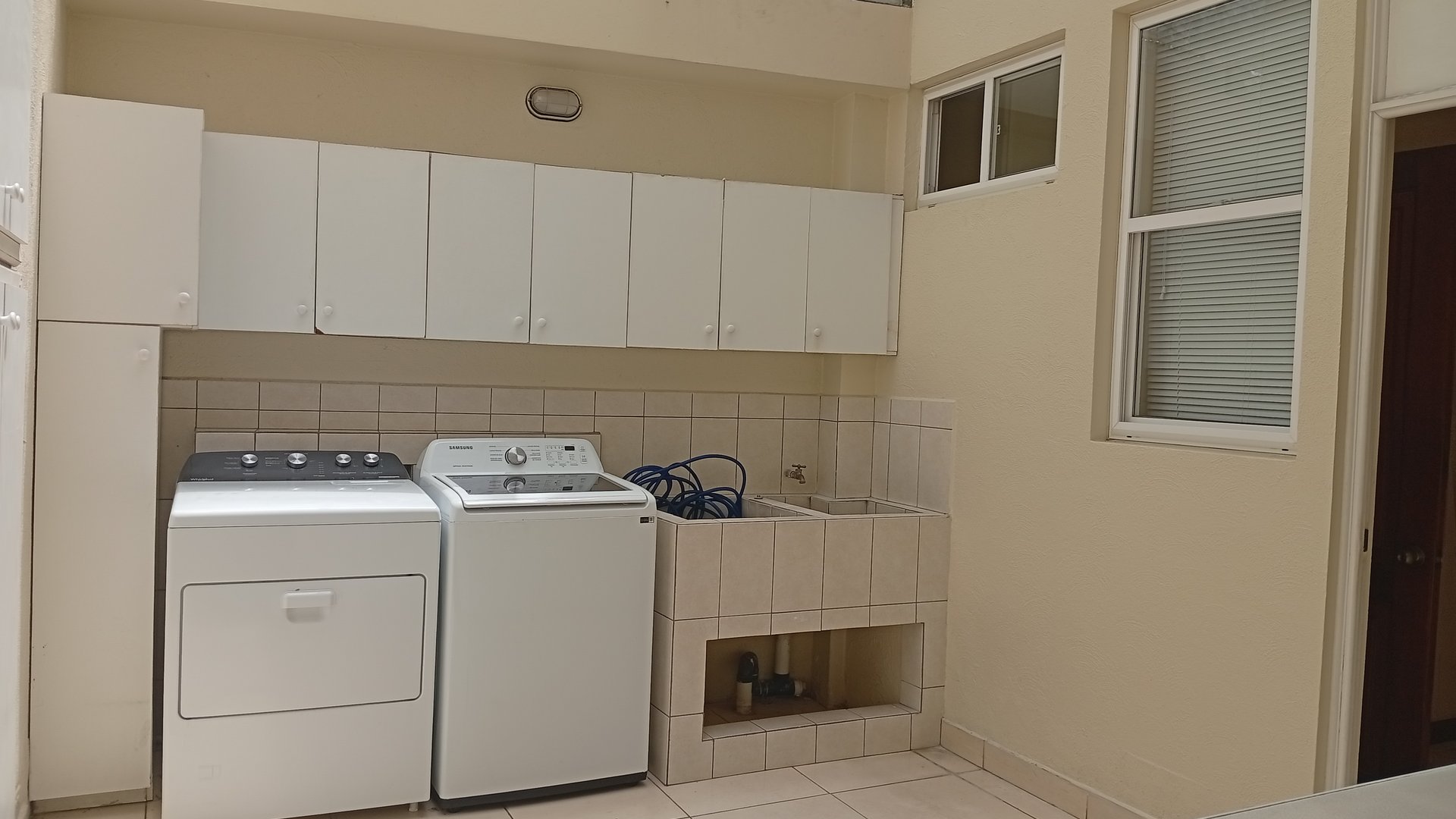 Casa en renta en condominio en zona 10 - Miniatura 7