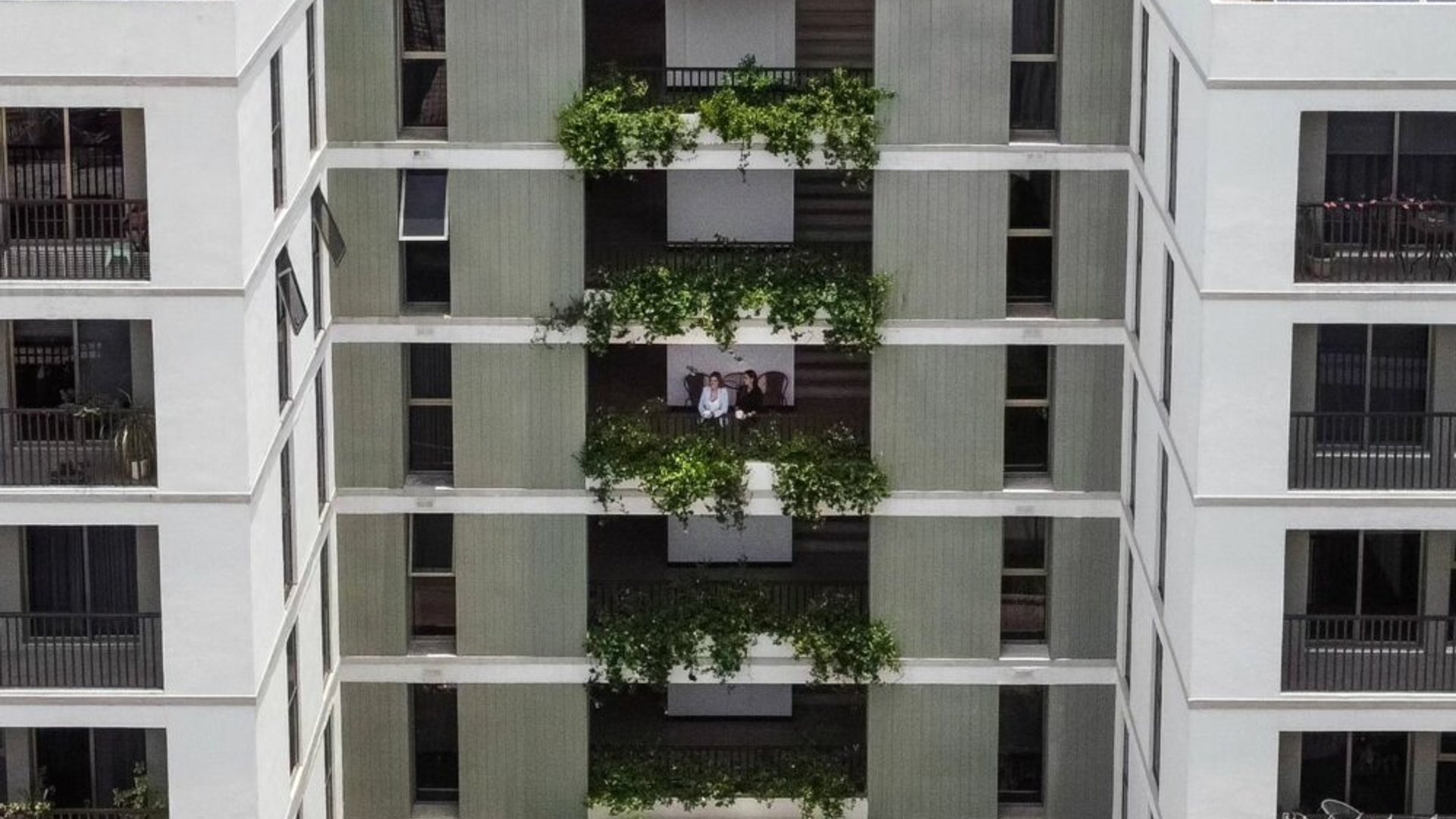 📍 APARTAMENTO EN RENTA – 2 HAB + 2 BALCONES | IRIDIA ELGIN | ZONA 13
