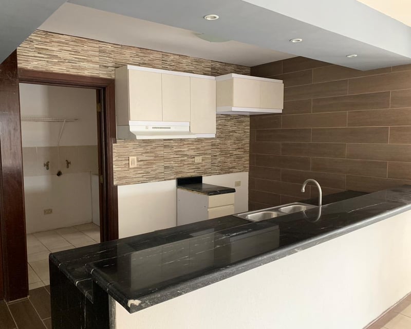 Apartamento en venta de 2 habitaciones y hab de servicio Z14 Ref-5338