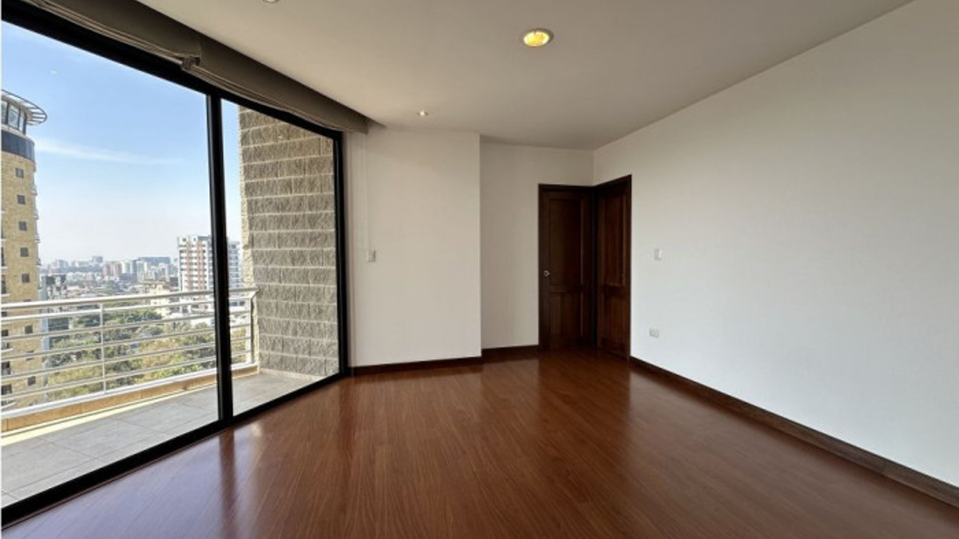 Apartamento en Renta en Vista Hermosa 1 Zona 15 - Image 1
