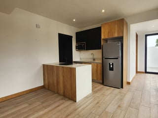 Apartamento en venta en la zona 14 la Villa - Image 7