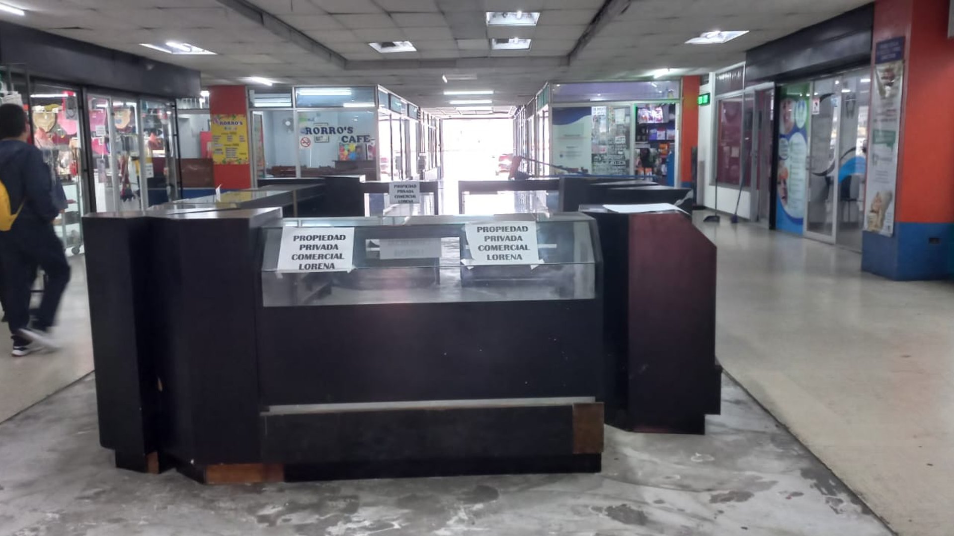 Kiosko de 27 mt2 en primer nivel en renta en zona 5